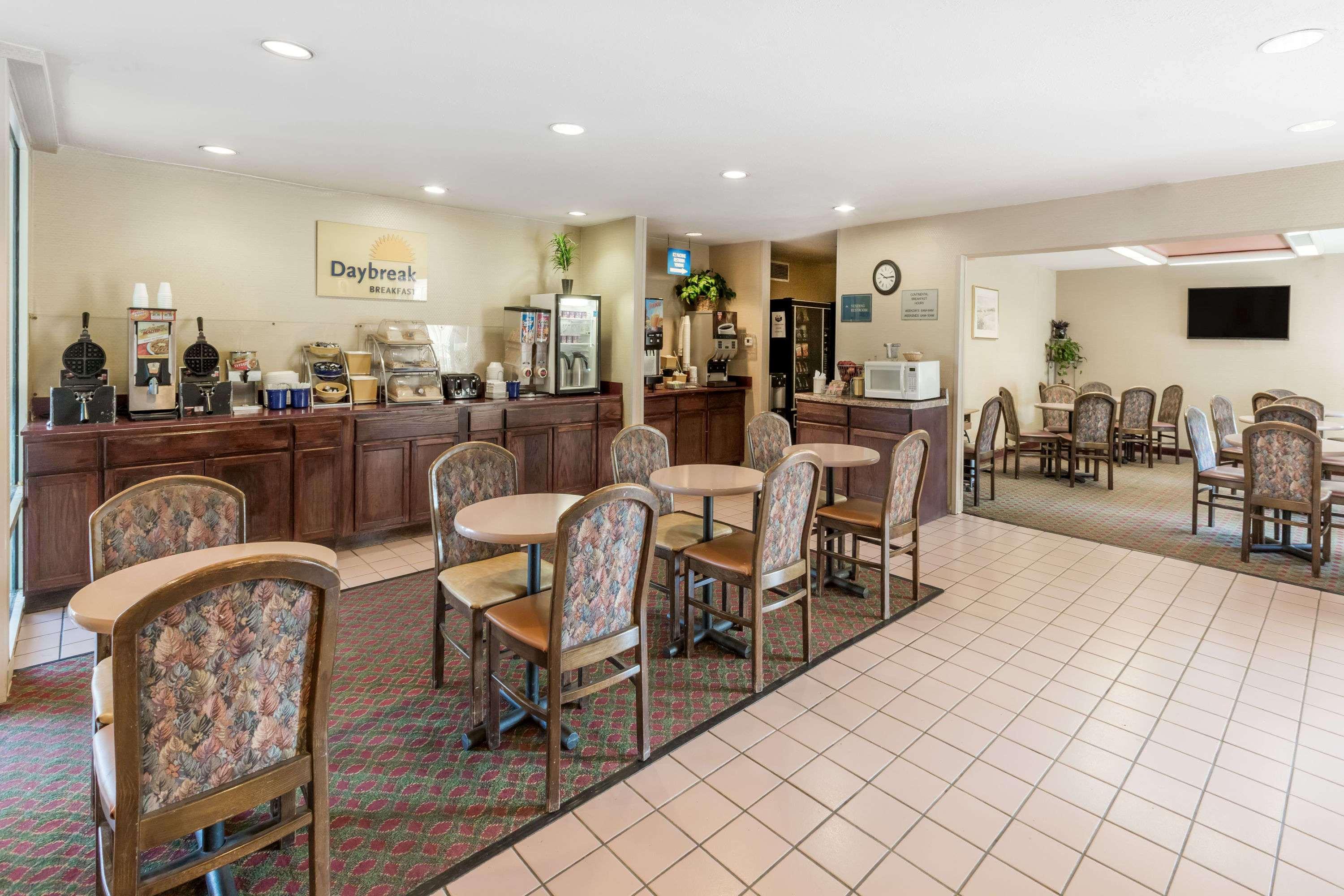Days Inn By Wyndham West Des Moines - Clive Dış mekan fotoğraf