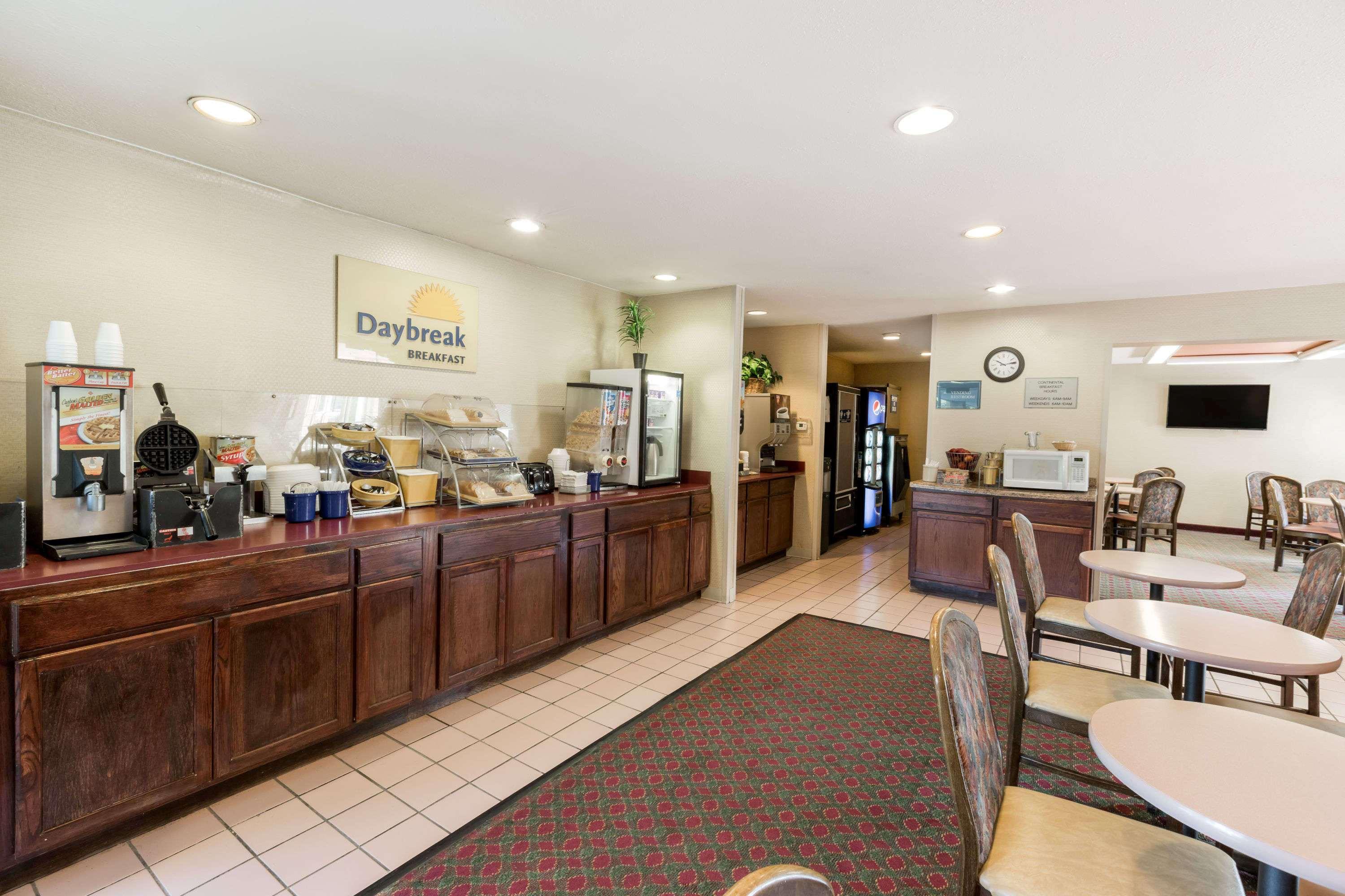 Days Inn By Wyndham West Des Moines - Clive Dış mekan fotoğraf