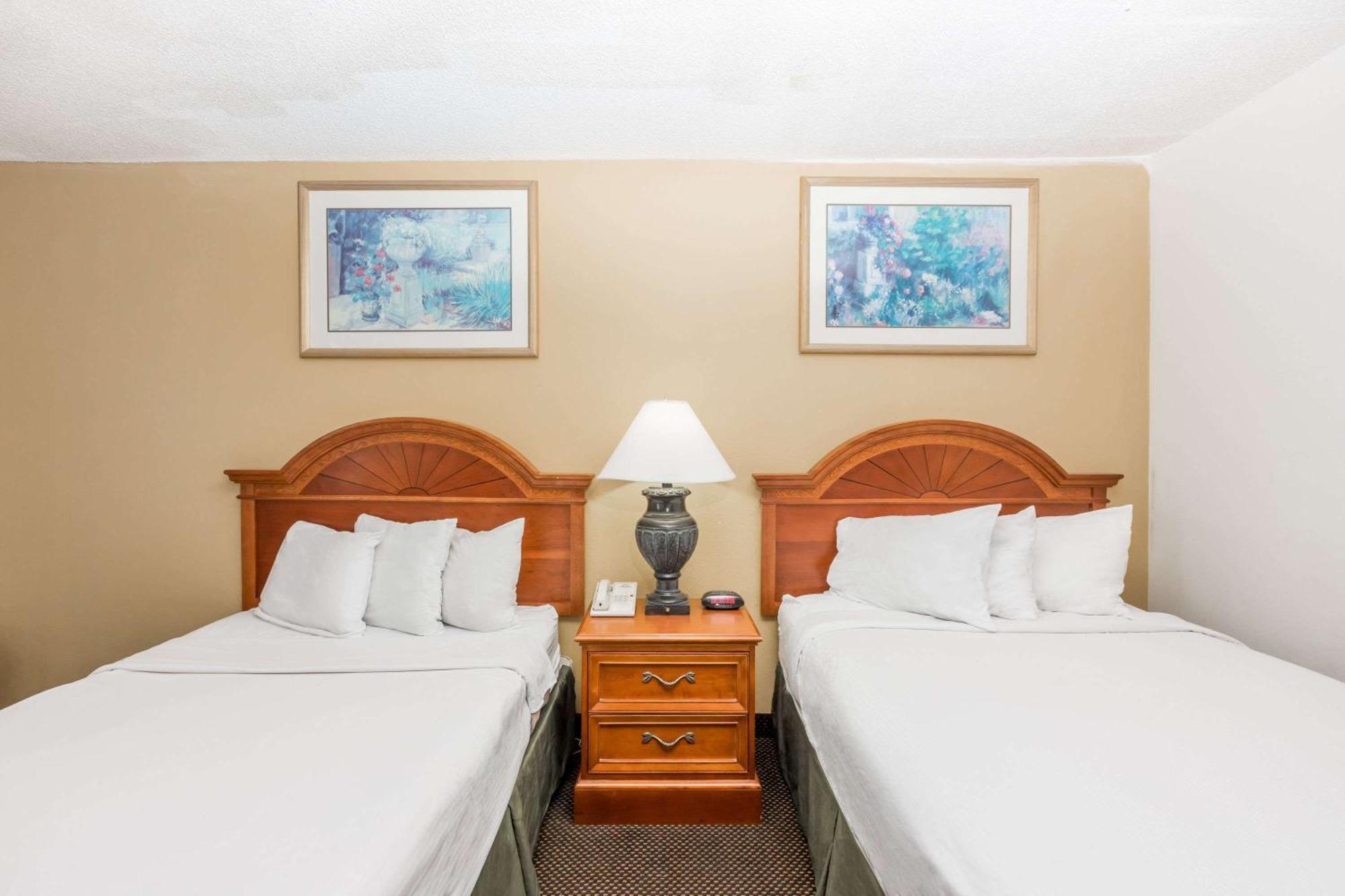 Days Inn By Wyndham West Des Moines - Clive Dış mekan fotoğraf
