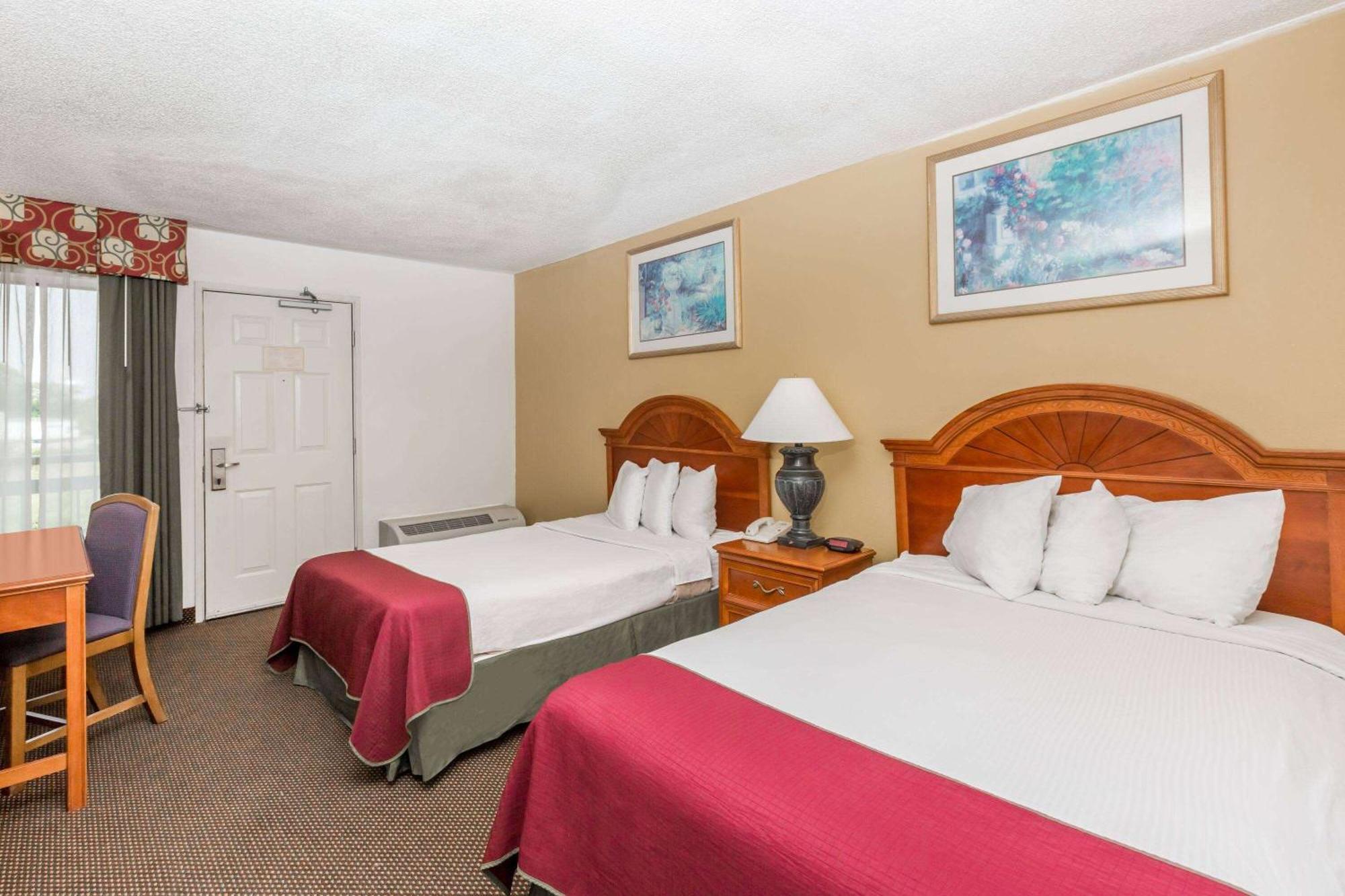 Days Inn By Wyndham West Des Moines - Clive Dış mekan fotoğraf